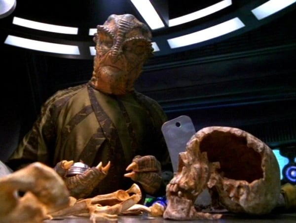 The Best Of...Star Trek Voyager - "Distant Origin" | Television Heaven