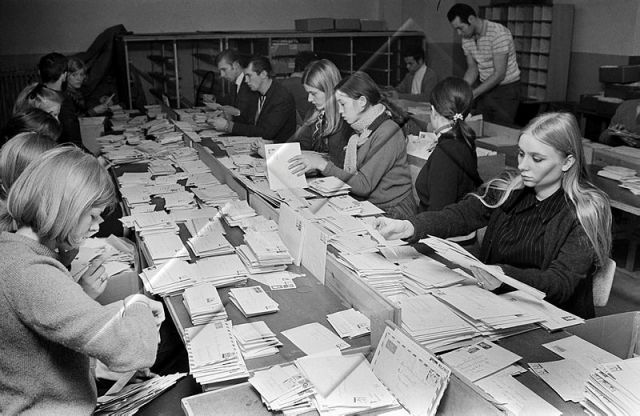 Póstur flokkaður í desember, 1968