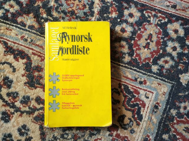Om "Vi" av Thomas J.R. Marthinsen og Spynorsk Mordliste av Alf Hellevik