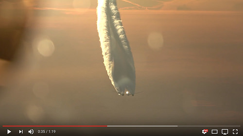 contrails from a 787 Dreamliner [click to view video]