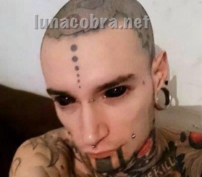 sclera (eyeball) tattooing by Luna Cobra [click to learn more]