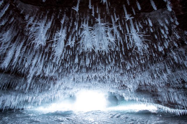 Apostle Islands Ice Cave (Andy Rathbun)