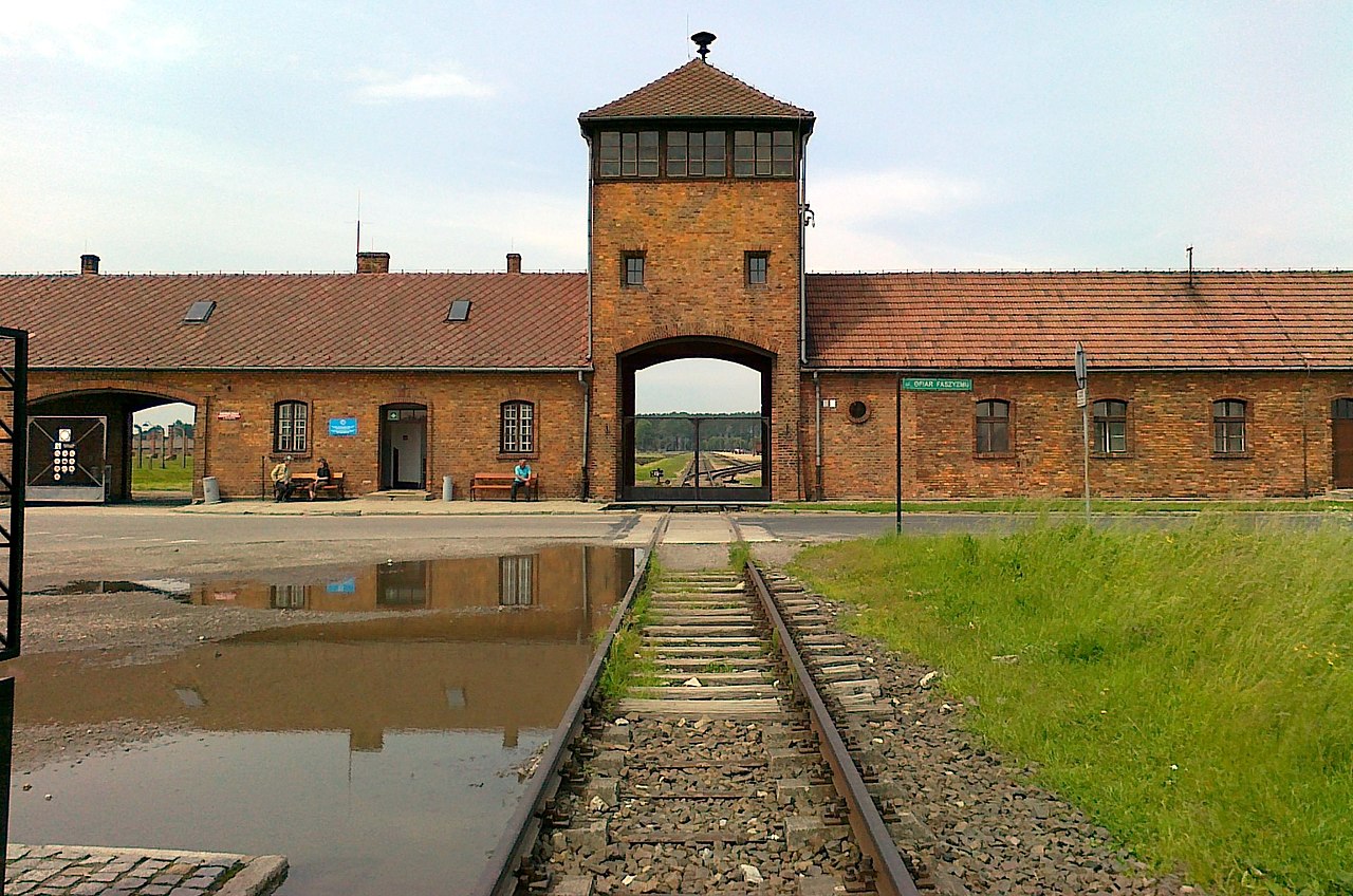 Porte du camp d'Auschwitz-Birkenau