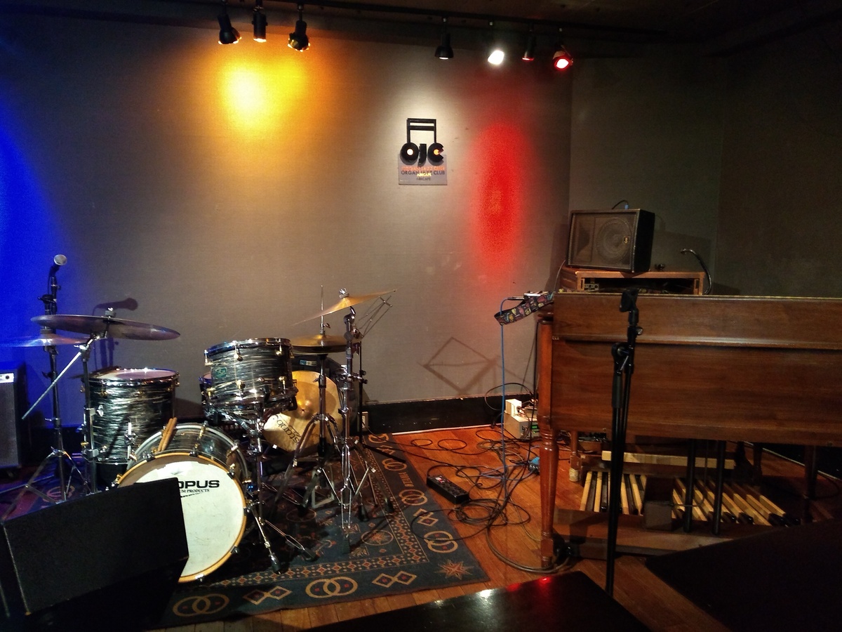 Drums and organ at Organ Jazz Club Abecafe in 2019