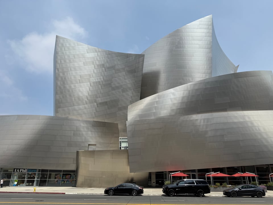 photo of the curving silver surfaces of the Walt Disney Concert Hall in LA