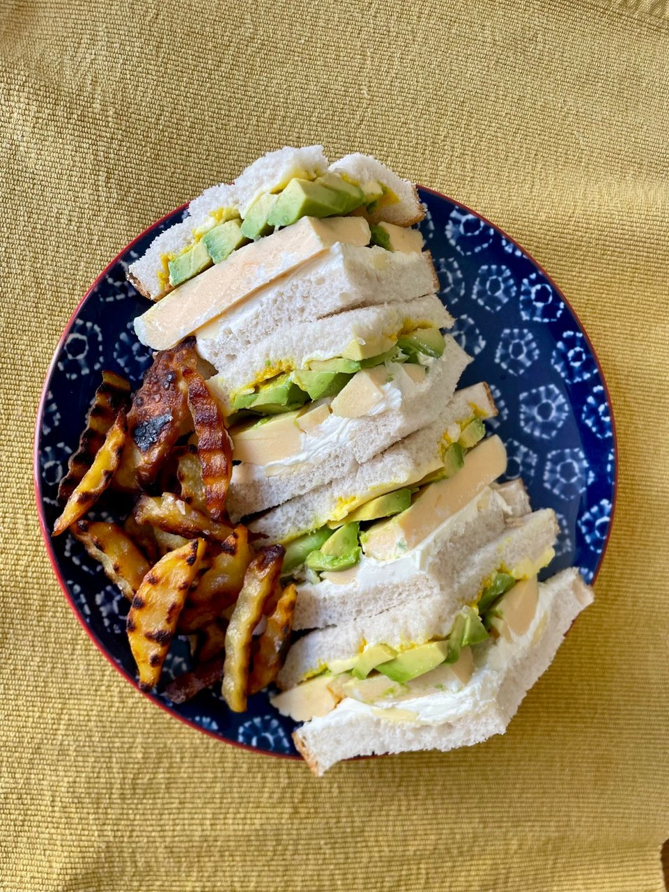 Steamed egg sandwich with waffle cut chips