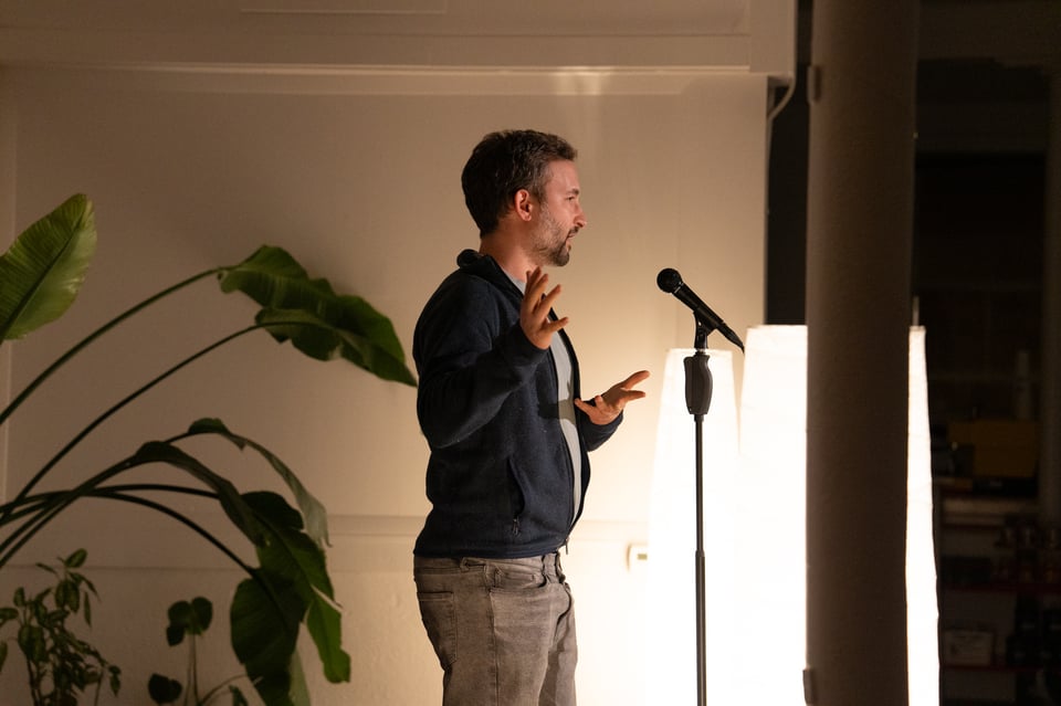Max telling a story.