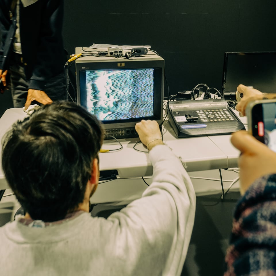 People learning about Analog Video Glitch