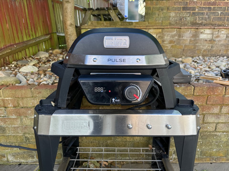 A picture of my friend Warren's electric barbecue