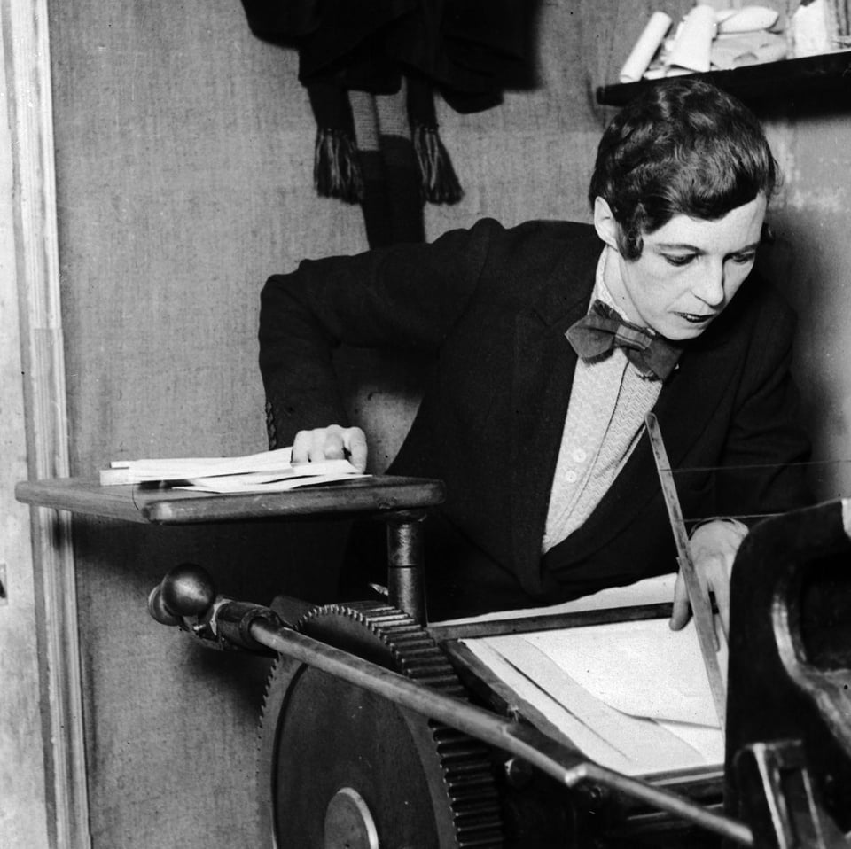 Nancy Cunard busy printing.