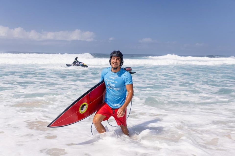Pipe Challenger jerseys, featuring ʻŌpua Mauka