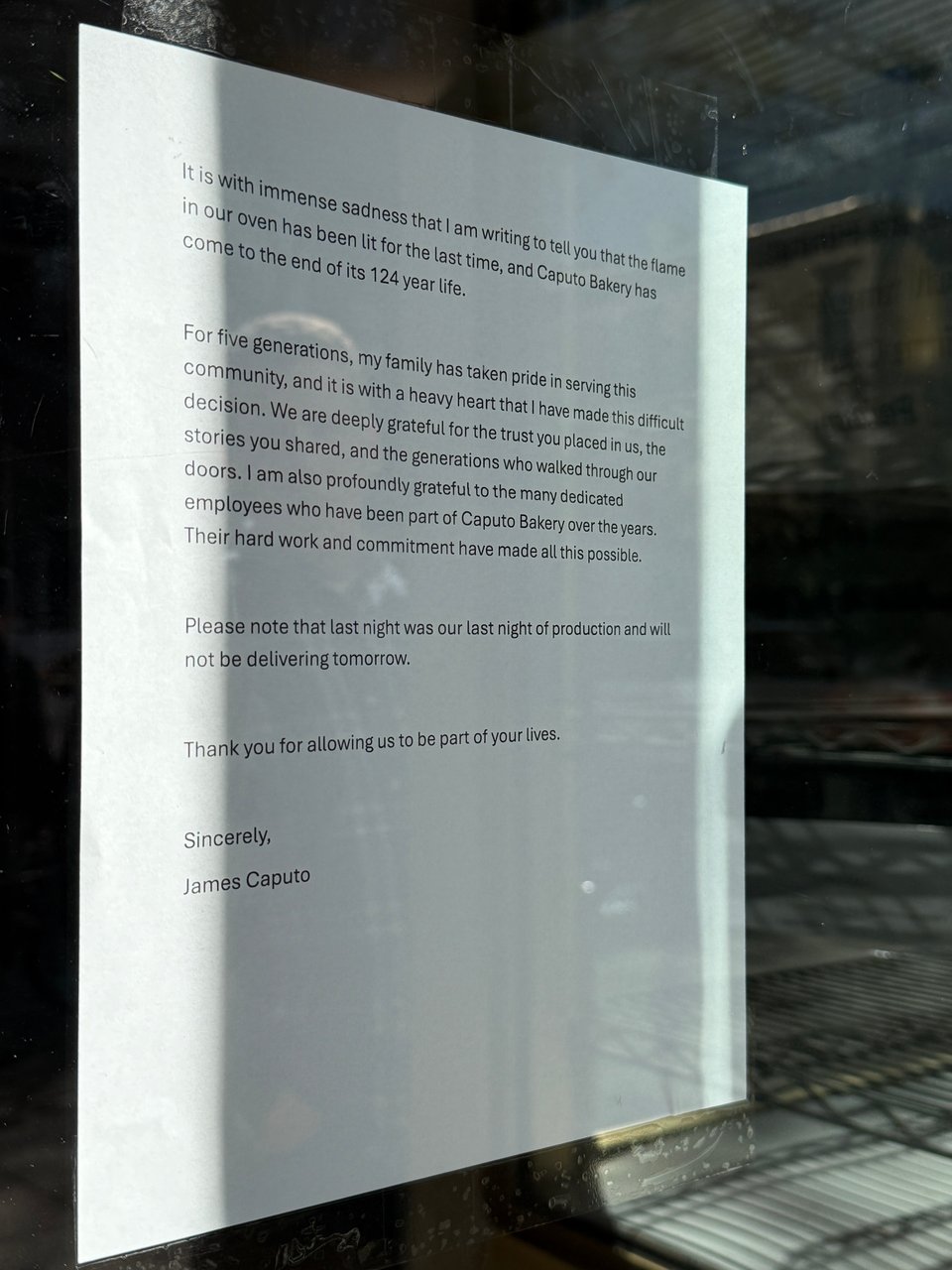 closure note outside Caputo's Bakery, Carroll Gardens, Brooklyn