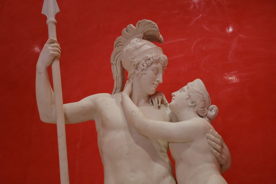 A statue of Achilles and Penthesilea