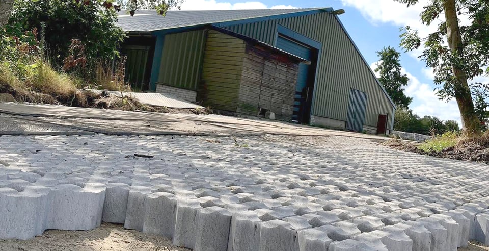 Grasbetontegels voor stal