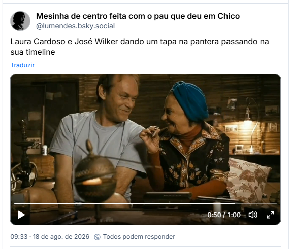 Post de Mesinha de centro feita com o pau que deu em Chico (@lumendes.bsky.social): Laura Cardoso e José Wilker dando um tapa na pantera passando na sua timeline (post contém video)