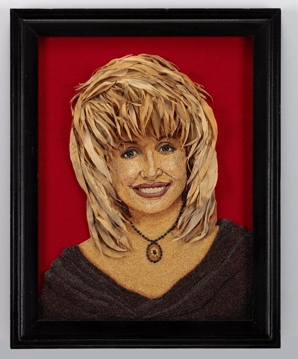A 2007 portrait of Dolly Parton made by Linda Paulsen made entirely of seeds. Included in the Smithsonian Museum of American Art’s exhibition State Fairs: Growing American Craft.