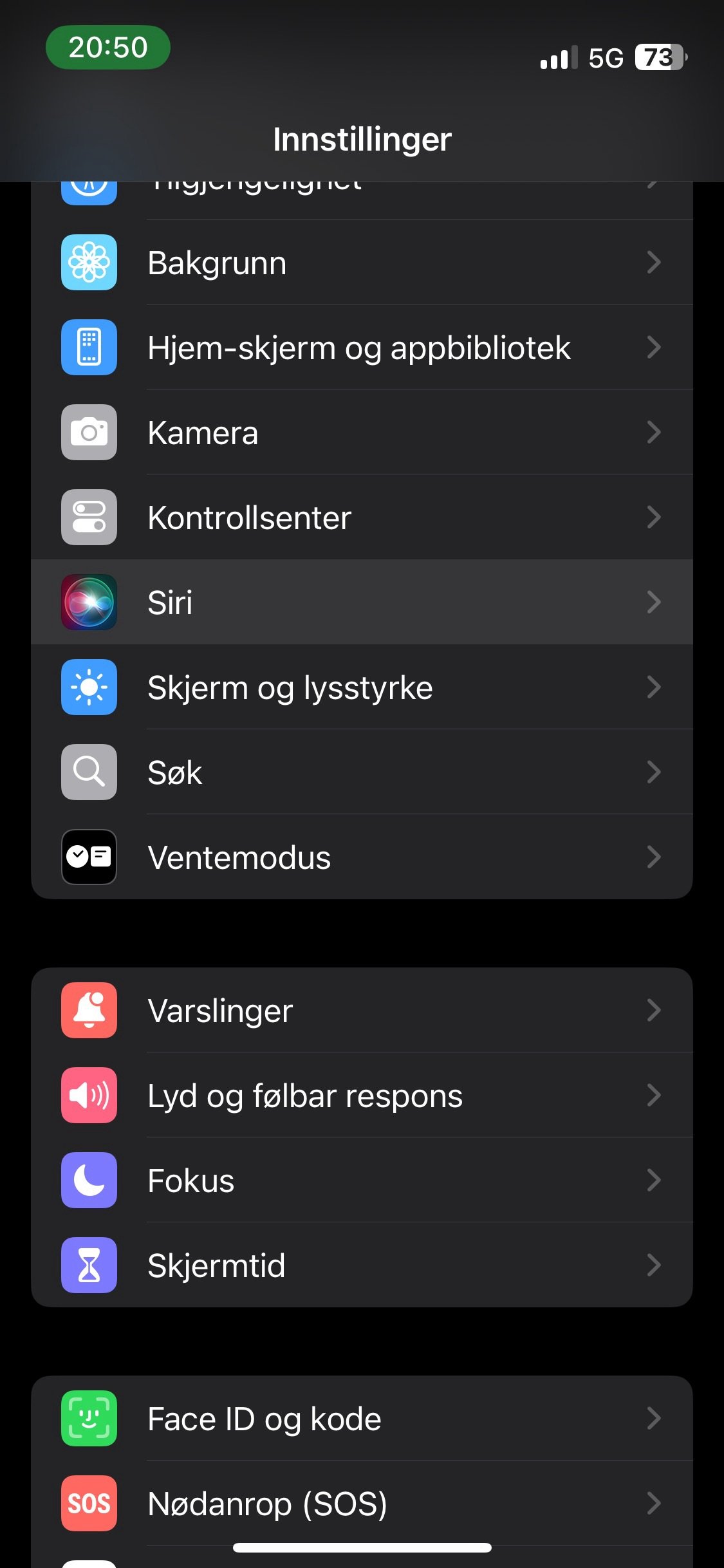 Skjermbilde av hvor du finner Siri-innstillingene