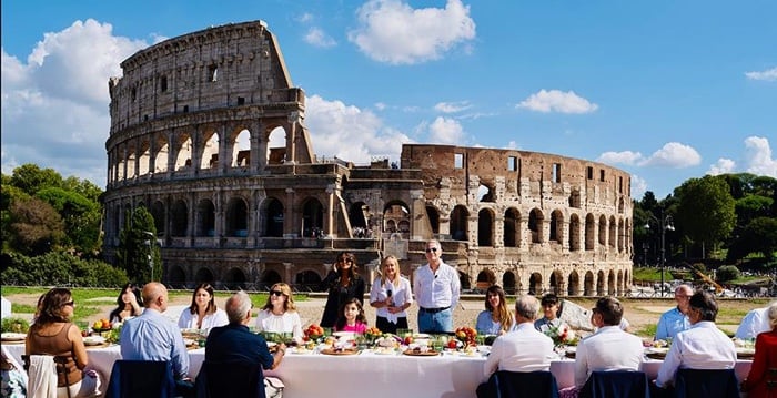 Giorgia Meloni and admirers eating Sunday lunch in front of the Colosseum in Rome.