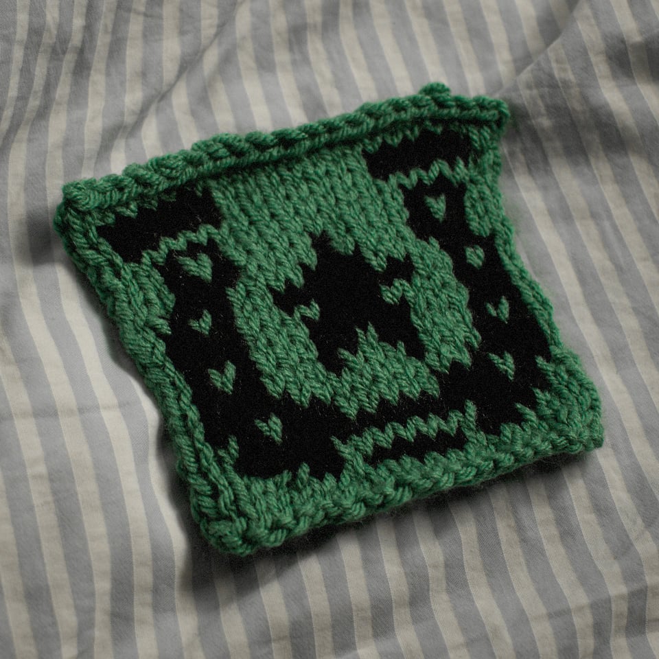 a knitted horseshoe pattern