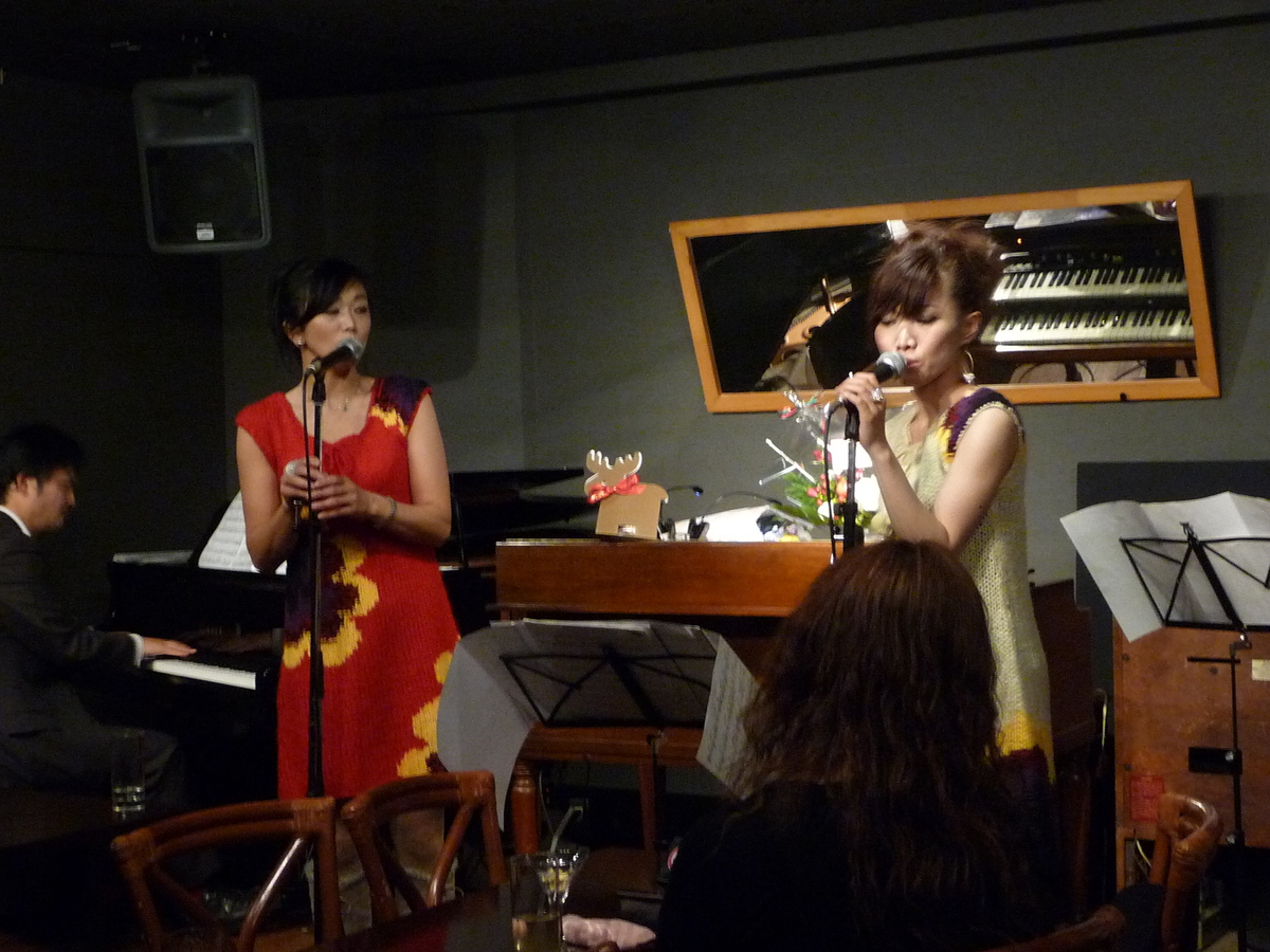 Hiroco Nagano and Maki Kikuchi at Organ Jazz Club Abecafe in December 2010
