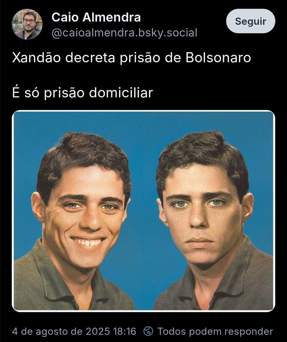 Imagem mostra post da @caioalmendra com duas imagens de Chico Buarque.  Na primeira imagem Chico está sorrindo e, na outra, Chico está sério. Caio escreveu o texto: “Xandão decreta prisão de Bolsonaro … É só prisão domiciliar”