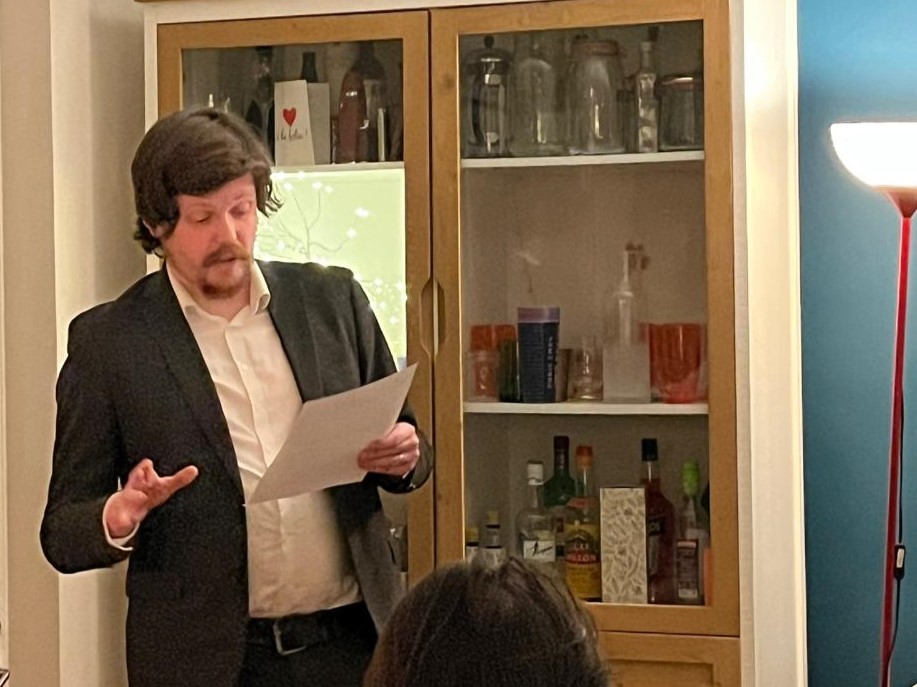Introducing writers during Salon 19