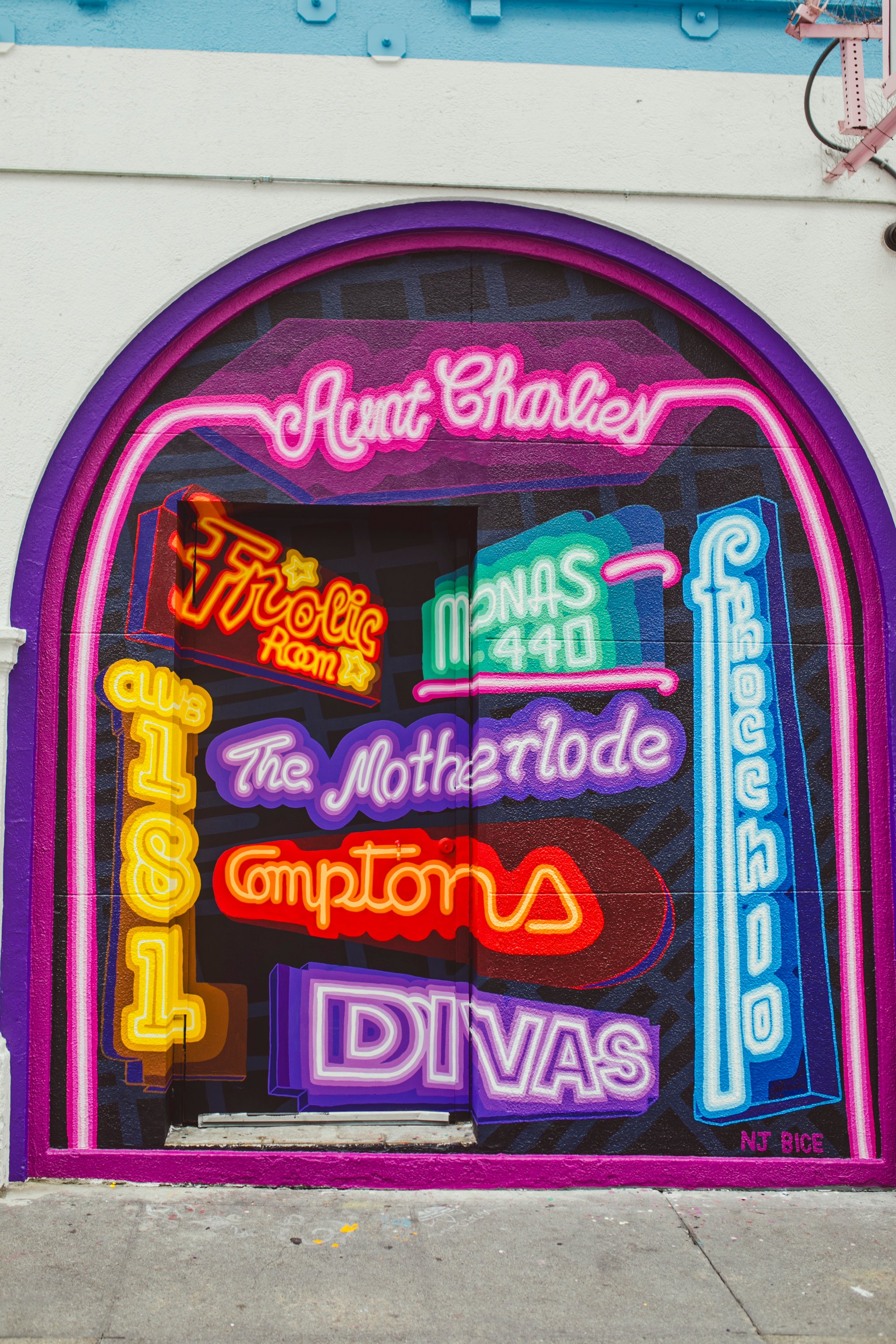 Beacons of History Mural is finished! Plus travel painting adventures