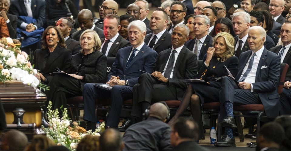 3 Presidents, 2 First Ladies, 1 Governor bid fair well to Jesse Jackson in Chicago yesterday.