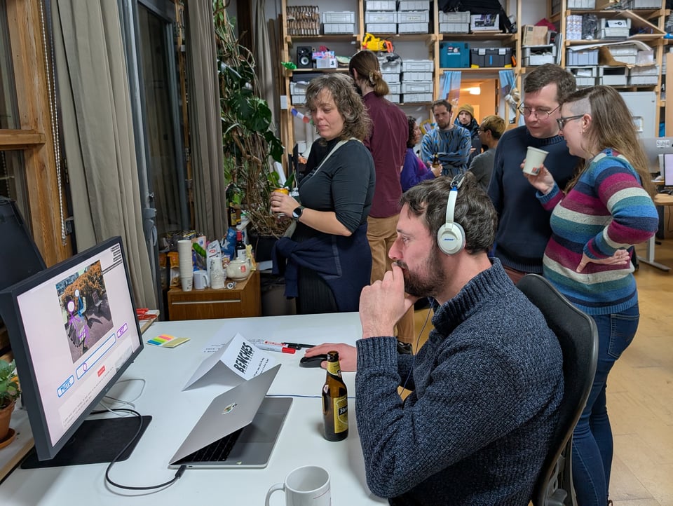 A headphone-clad eScience expert plays Benches, a game by Thijs van Loenhout.