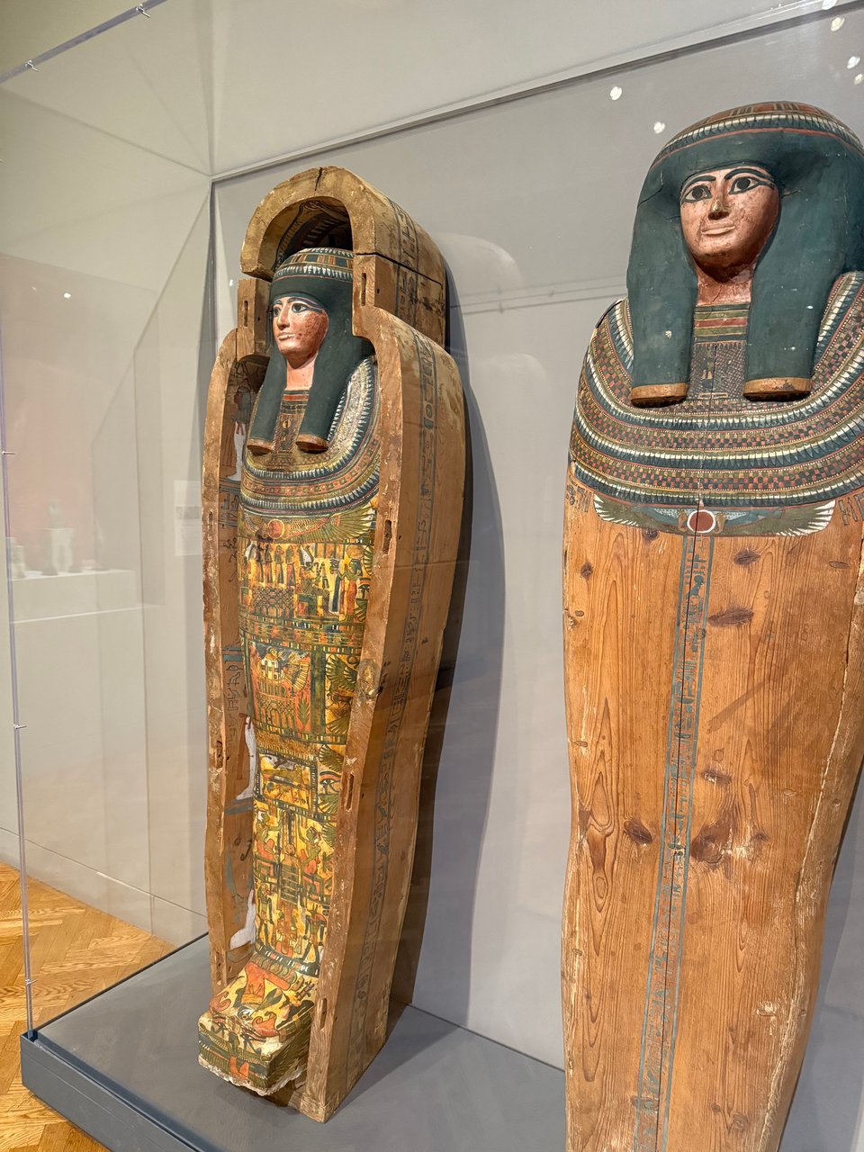 photo of the coffin & cartonnage of the Egyptian mummy of Lady Tashat, within a glass case
