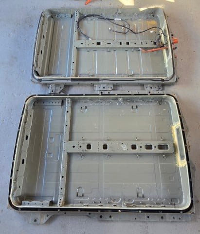 ZE0 and AZE0 battery boxes compared