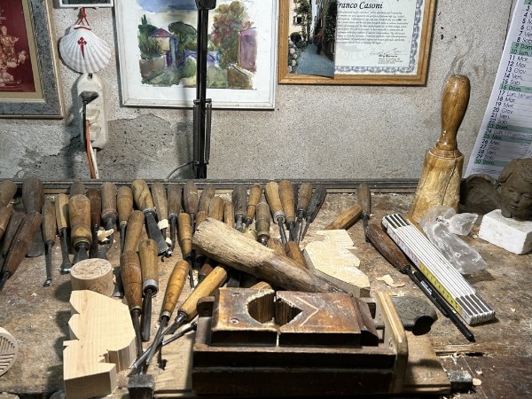 a table full of many wooden carving tools