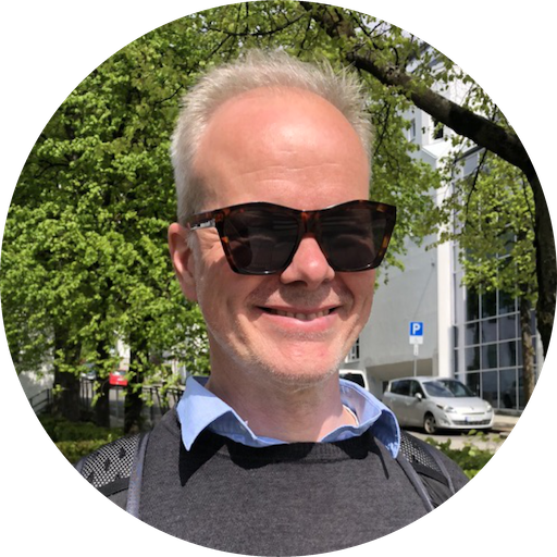 Bilde av Thomas Flemming med solbriller