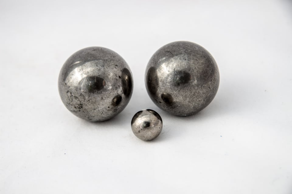 Ball bearings of different sizes