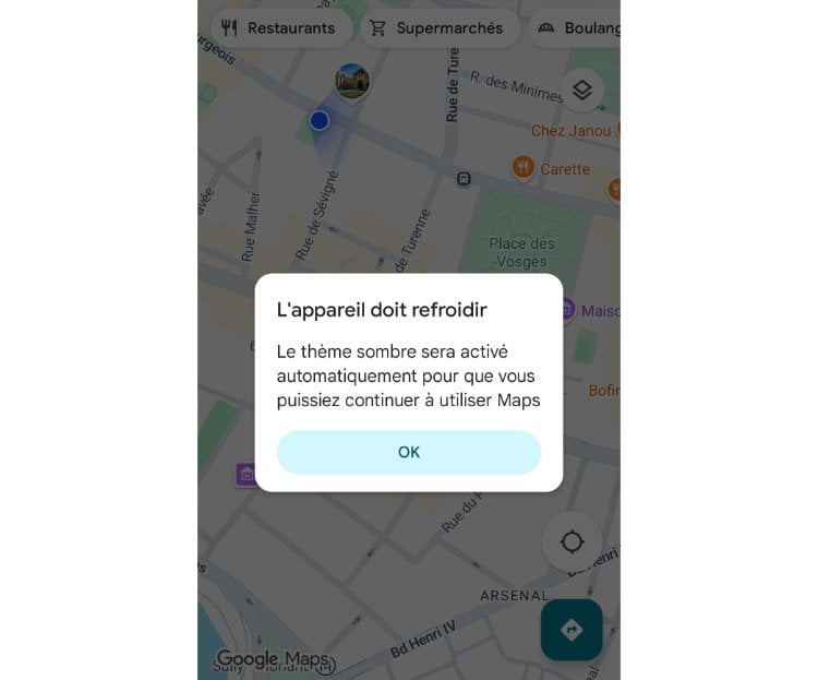 Google Maps qui propose de passer en thème sombre pour refroidir le téléphone
