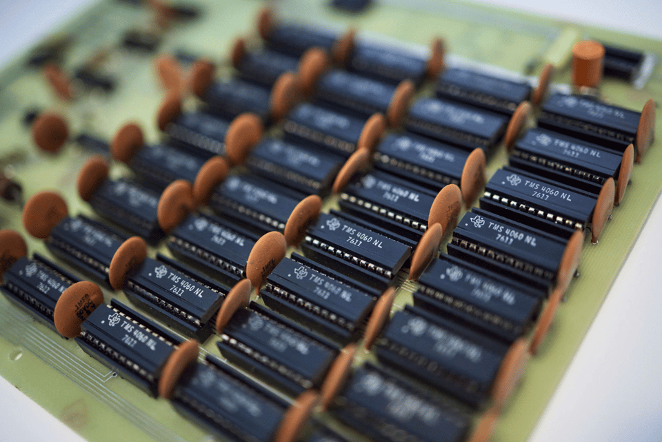 Sexy glamour shot, Sphere MEM/1 Module