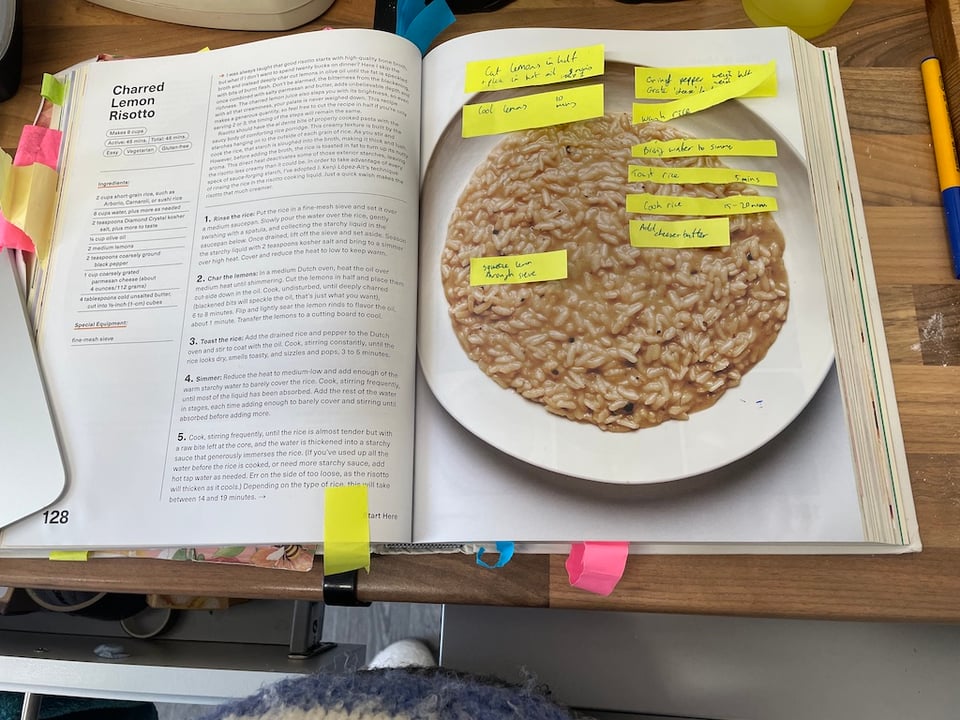 A book with semi-ordered post-its