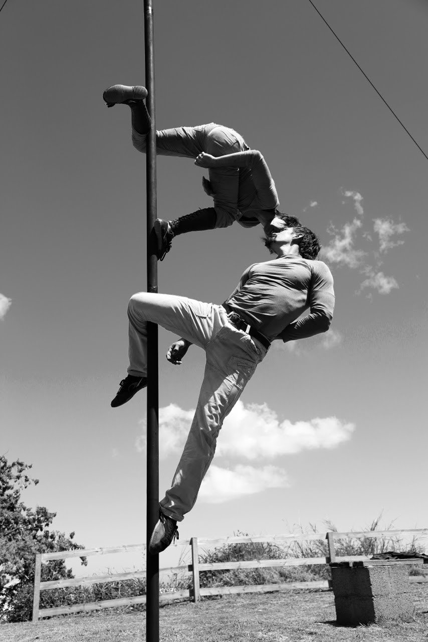Circus artists Virginie and Vincent performing aerial show “Appuies-toi sur moi”. Credits: Cirquons Flex