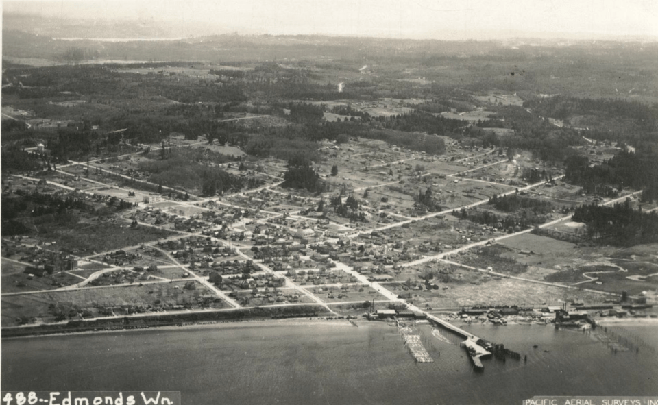 Aerial of downtown Edmonds looking southeast, undated. Edmonds Historical Museum collection.