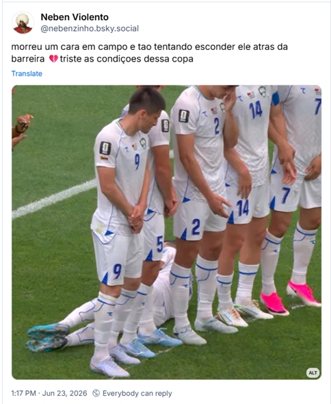 Post de Neben Violento (‪@nebenzinho.bsky.social‬): morreu um cara em campo e tao tentando esconder ele atrás da barreira 💔triste as condições dessa copa (Imagem de momento de cobrança de falta com barreira do time do uzbequistão, com um dos jogadores deitado atrás da barreira no campo)