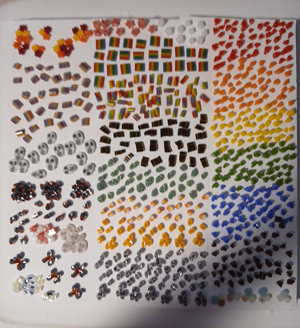 kiln shelf with a lot of small murrine clusters and single pieces of murrine