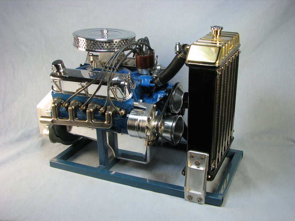 Model engine scaled from a 302 Ford
