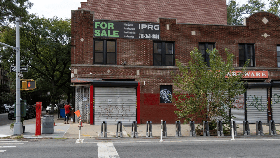 The side of the building on Marcus Garvey Boulevard. Photo by Susan De Vries.