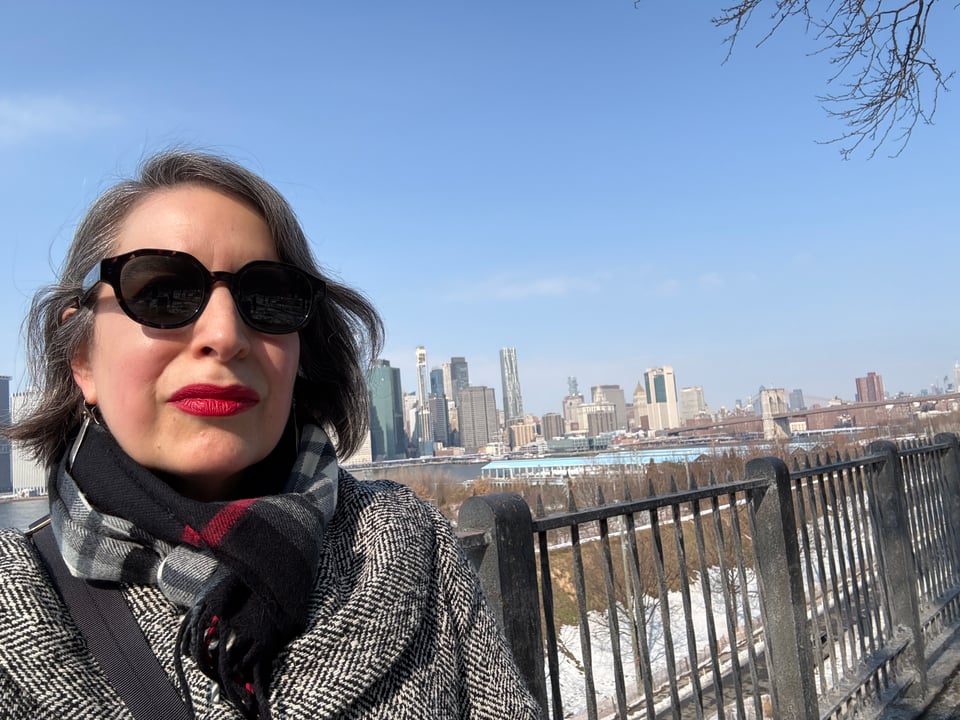 woman posing in the sunshine on the Brooklyn Heights Promenade