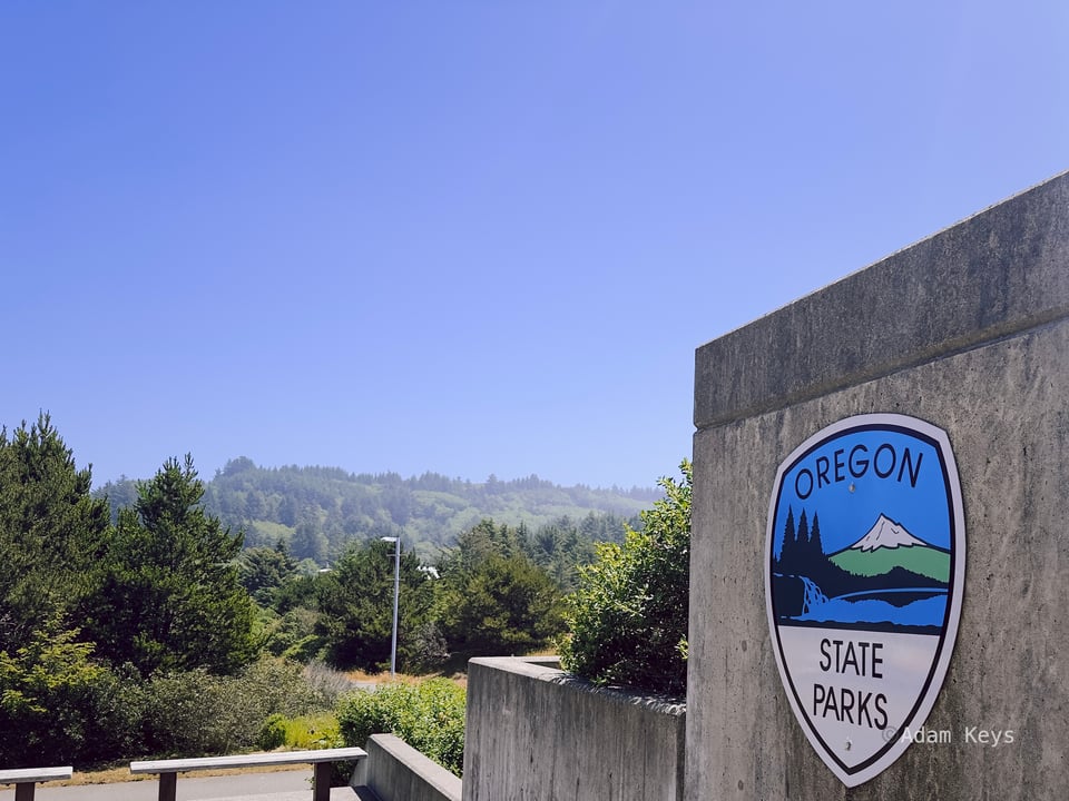 Welcome sign at an Oregon state park on the beach