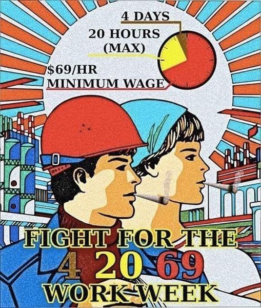 Esta imagem em estilo de propaganda soviética exibe um casal de trabalhadores lutando por uma semana de trabalho de 4 dias com um salário mínimo de $69 por hora, promovendo um estilo de vida alternativo e libertário.
A composição é centrada em dois trabalhadores, um homem e uma mulher, retratados em um estilo gráfico audacioso e simétrico, sugerindo unidade e propósito coletivo. Acima deles, informações cruciais para a mensagem da imagem são apresentadas em texto e um gráfico de pizza: "4 DIAS", "20 HORAS (MAX)", e "$69/HR MINIMUM WAGE". Estes elementos estão dispostos de forma a chamar a atenção para as demandas específicas do movimento. As figuras dos trabalhadores, com seus capacetes e bandanas, emolduram a mensagem central e olham para a frente, simbolizando esperança e um futuro desejado.
Os sujeitos centrais são um homem e uma mulher, representados com feições simplificadas e estilizadas, características da arte de propaganda. O homem, à esquerda, veste um capacete vermelho e uma camisa azul. Seus traços faciais são fortes e definidos, com um olhar determinado. A mulher, à direita, usa uma bandana azul e também exibe uma expressão focada. Ambos parecem estar fumando, o que pode ser interpretado como um símbolo de relaxamento ou uma contracultura associada a certas subculturas. Suas representações são idealizadas, como é comum em materiais de propaganda, transmitindo uma imagem de força e resiliência.
O cenário de fundo é estilizado para evocar um ambiente industrial, com fábricas e chaminés fumegantes, indicando o contexto do trabalho e da indústria. Ao redor da parte superior da imagem, raios solares estilizados em cores vibrantes (vermelho e azul) irradiam do centro, sugerindo otimismo, um novo amanhecer ou a energia do movimento. A iluminação é plana e uniforme, típica da arte de propaganda, sem sombras complexas, o que realça a clareza e a força visual da mensagem. O ambiente geral é enérgico e assertivo, projetado para inspirar ação e solidariedade.