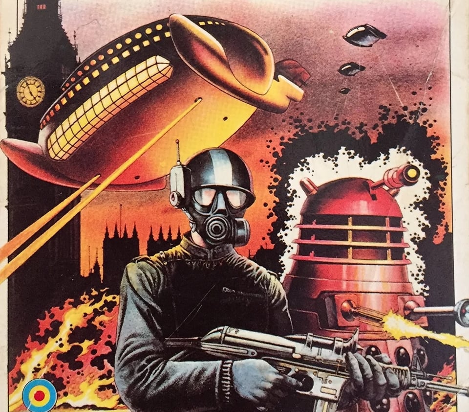 An alien ship with tons of light-up windows flies past Big Ben, shooting ray beams at hte ground. Other ships fly in the background. In the foreground, a man wearing a scary helmet, goggles and gas mask carries a machine gun, while a Dalek glides forward, shooting. Everything is wreathed in flames and kirby dots.