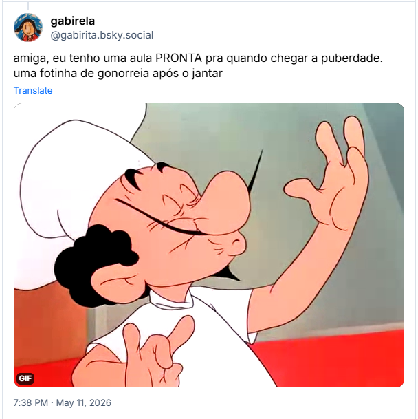 Post de gabirela (‪@gabirita.bsky.social‬): amiga, eu tenho uma aula PRONTA pra quando chegar a puberdade. uma fotinha de gonorreia após o jantar (gif de desenho animado de um chef de cozinha)