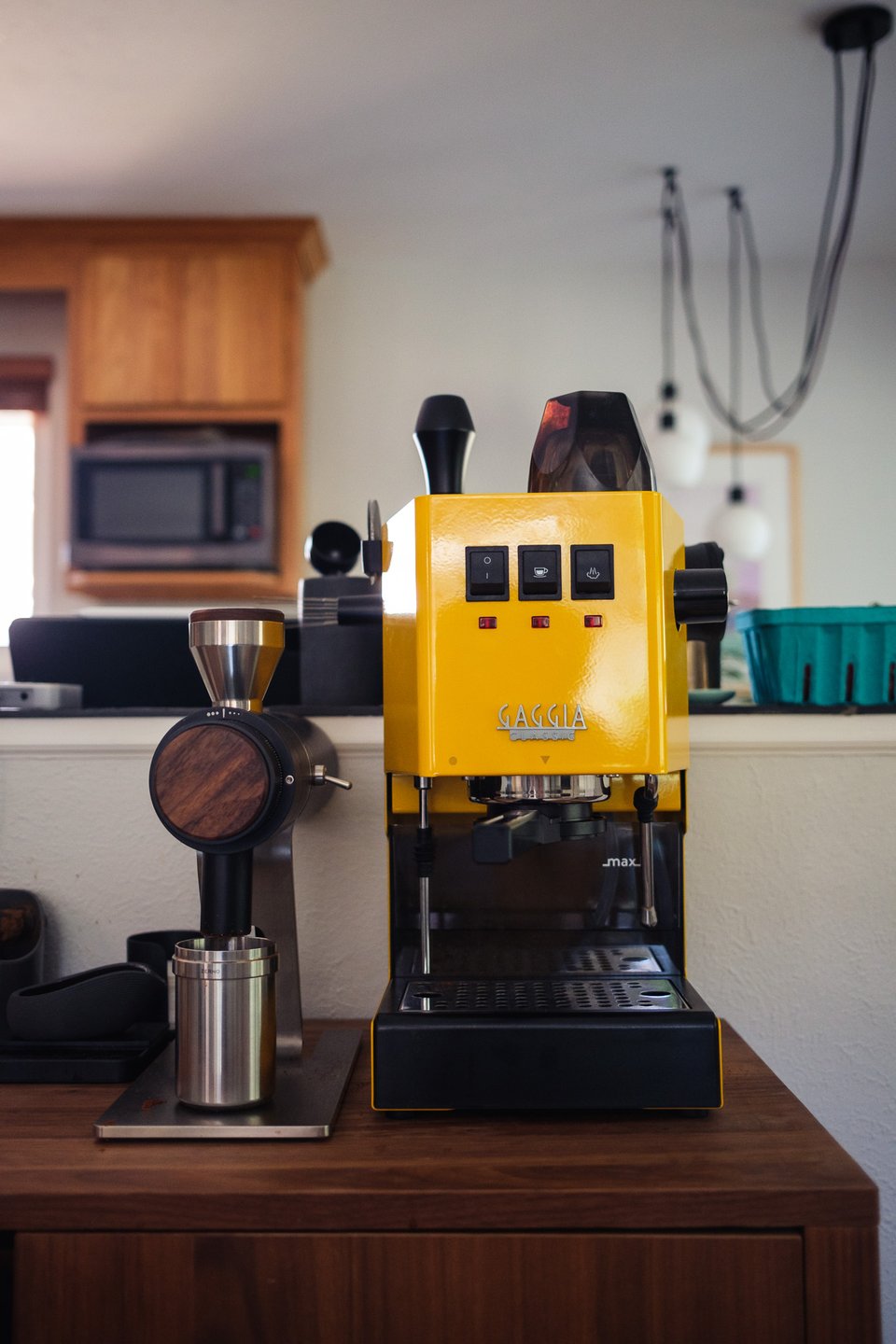 Picture of a yellow espresso machine