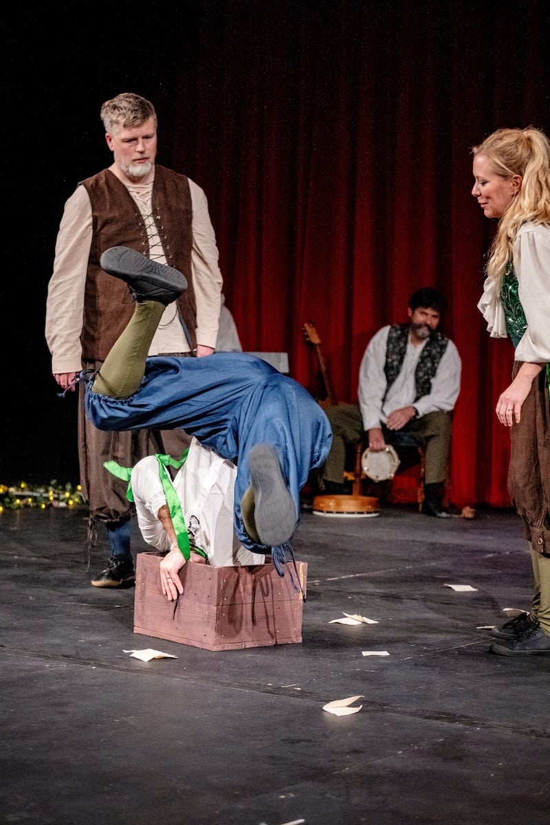 The same improvisers but one has his head in a box.